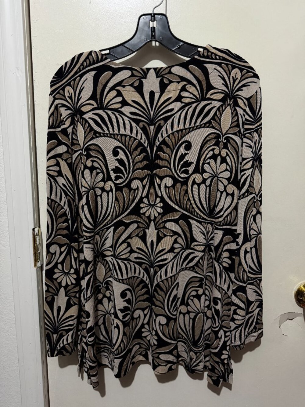 Chico's Size 3 XL Black Beige Paisley Scroll V-Neck Long Sleeve Tunic Top - Picture 10 of 16